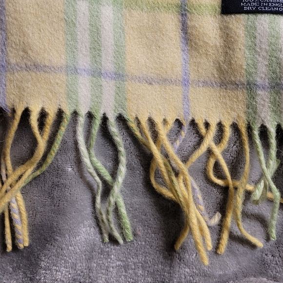 Burberry Cashmere Scarf - Picture 4 of 4